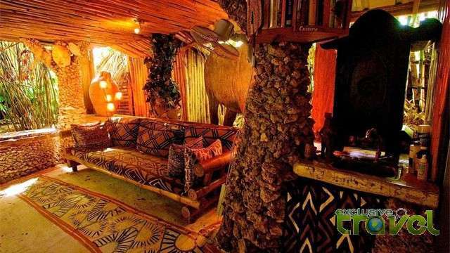 great huts lounge